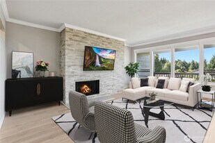 11644 100th Ave NE in Kirkland, WA - Building Photo