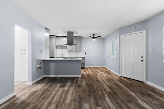 927 Daisy Ave in Long Beach, CA - Building Photo - Building Photo