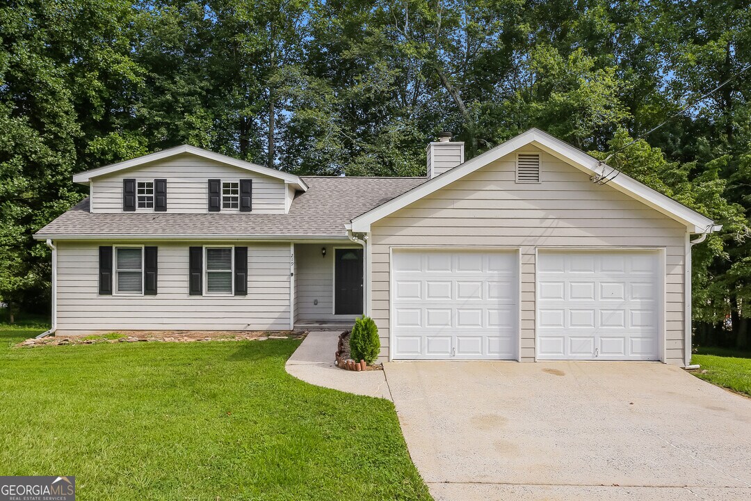 219 Heard Dr in Dawsonville, GA - Building Photo