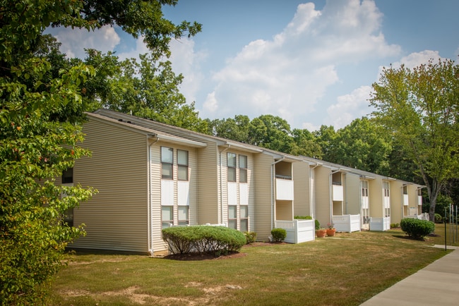 Hunter's Run Apartments in Waldorf, MD - Building Photo - Building Photo