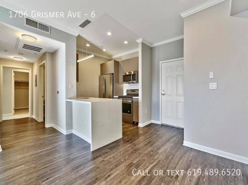 1706 Grismer Ave in Burbank, CA - Building Photo