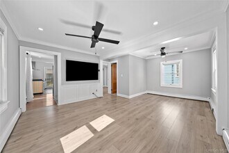 11 Wilson Ave in Amityville, NY - Foto de edificio - Building Photo