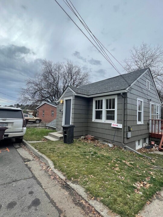 403 NE Gray Ln in Pullman, WA - Building Photo