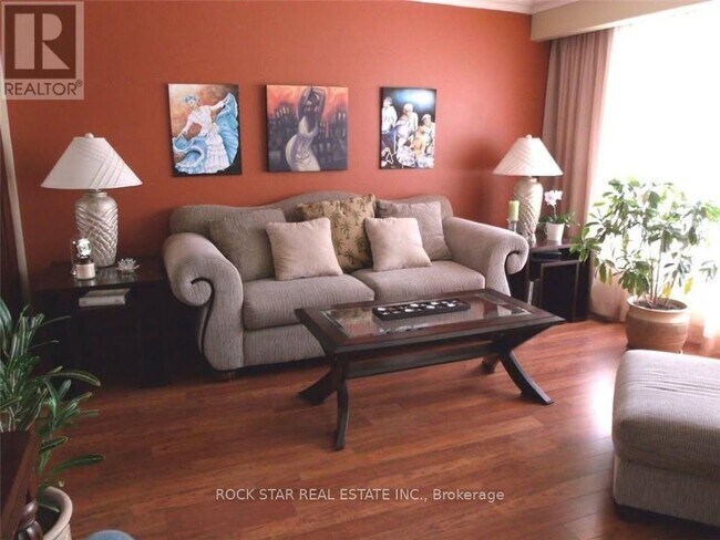 5905 Hillcrest Crescent in Niagara Falls, ON - Building Photo - Building Photo