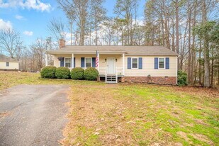 8323 Outpost Cir in Chesterfield, VA - Building Photo