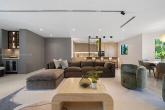 1077 Golden Cane Dr in Weston, FL - Building Photo - Building Photo