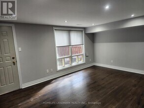 7 Poplar Crescent in Aurora, ON - Building Photo - Building Photo