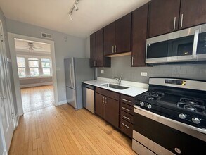 3020 N Karlov Ave in Chicago, IL - Foto de edificio - Building Photo