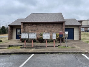 Starr Mountain Apartments in Etowah, TN - Foto de edificio - Building Photo
