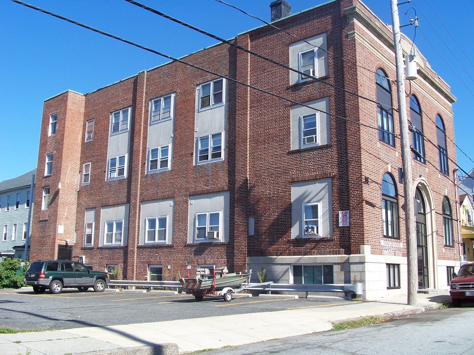 Lafayette Park Condominiums in Fall River, MA - Building Photo