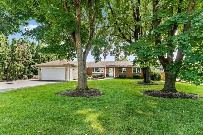 1037 N Harrison St in Algonquin, IL - Building Photo - Building Photo