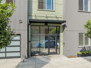 Amanda Courts Apartments in Portland, OR - Foto de edificio - Building Photo