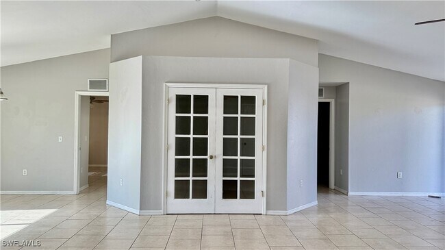 528 Peerless Cir in Lehigh Acres, FL - Building Photo - Building Photo