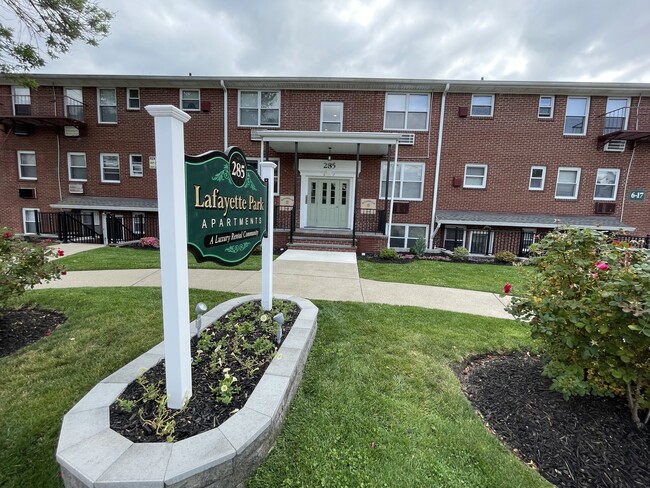 Lafayette Park Apartments in Hawthorne, NJ - Building Photo - Building Photo