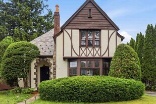 10 N Elk Ave in Dover, NJ - Building Photo