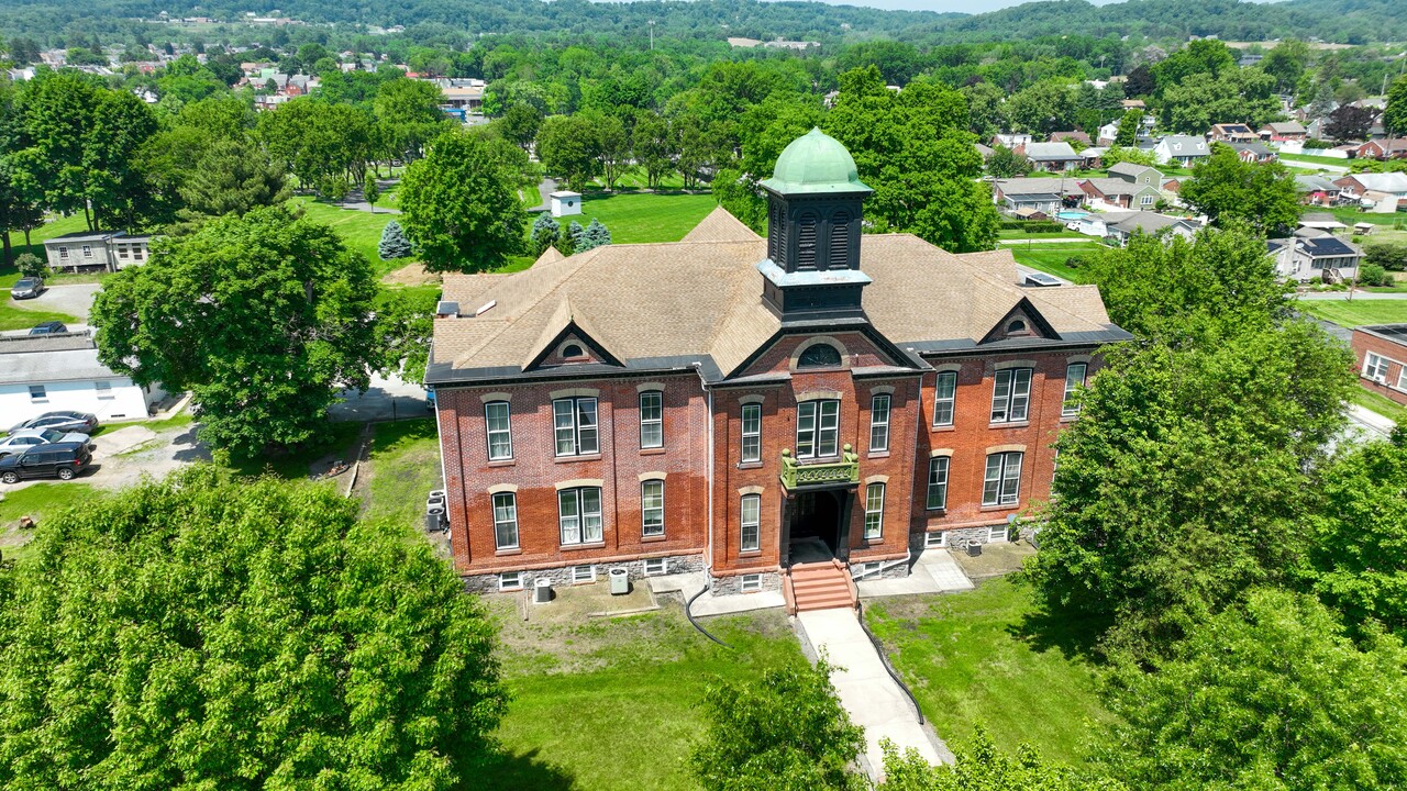 745 Manor St in Columbia, PA - Building Photo