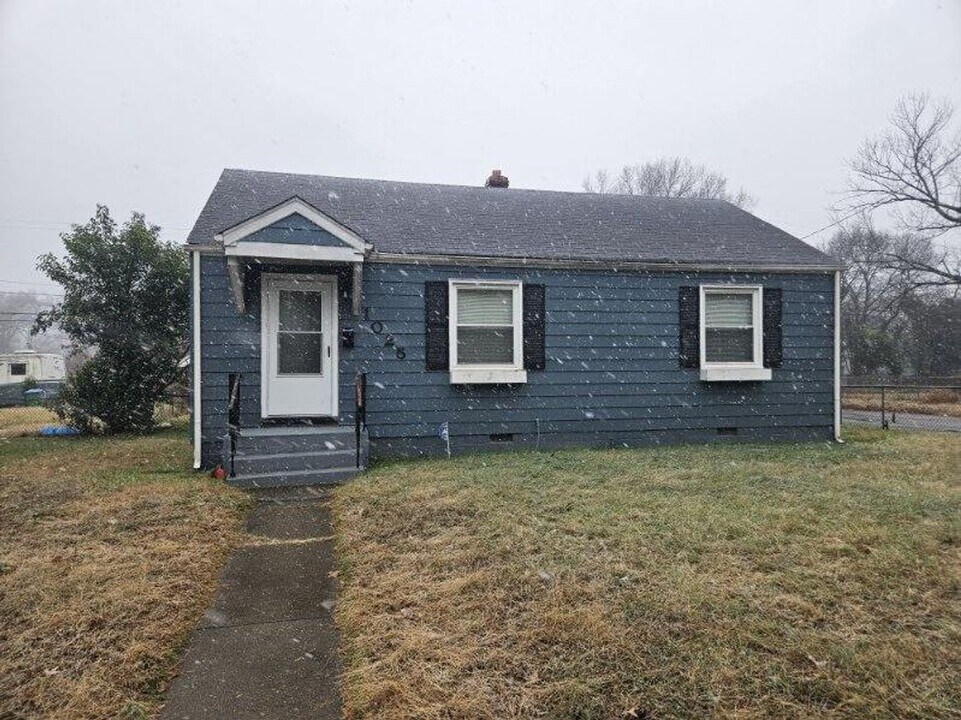 1025 Fourqurean Ln in Richmond, VA - Building Photo