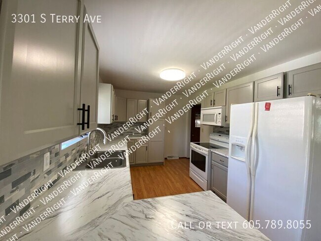 3301 S Terry Ave in Sioux Falls, SD - Building Photo - Building Photo