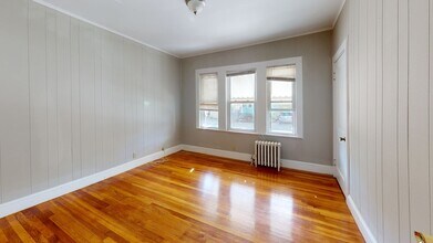 48 Oak St in Dedham, MA - Foto de edificio - Building Photo