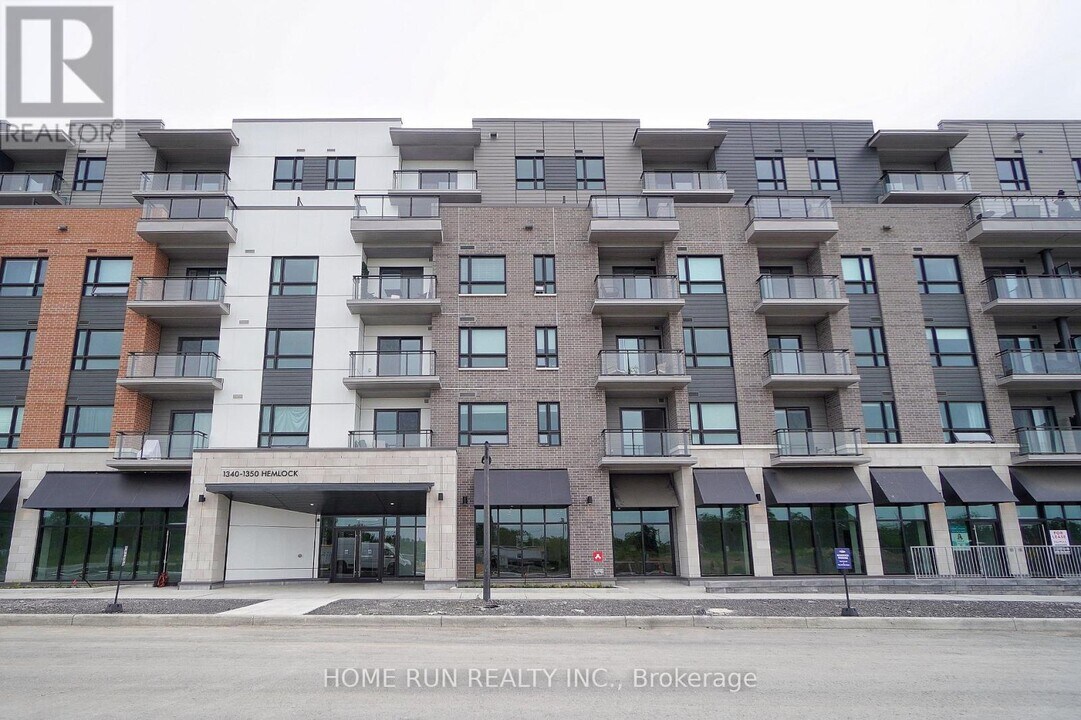 1350-1350 Hemlock Rd in Ottawa, ON - Building Photo