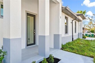 2064 55th Terrace SW in Naples, FL - Building Photo - Building Photo