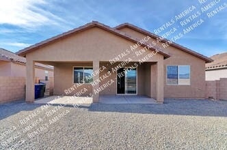 8905 E Pantano Bluff Dr in Tucson, AZ - Foto de edificio - Building Photo