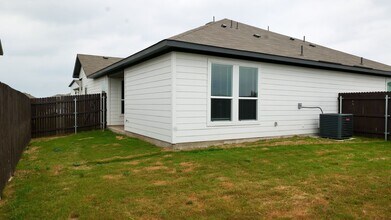 299 Cross Barn Blvd in Buda, TX - Building Photo - Building Photo