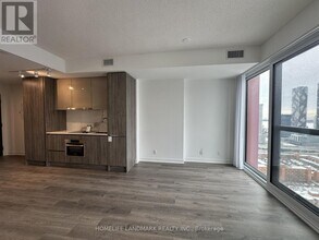 180 Front St E in Toronto, ON - Building Photo - Building Photo