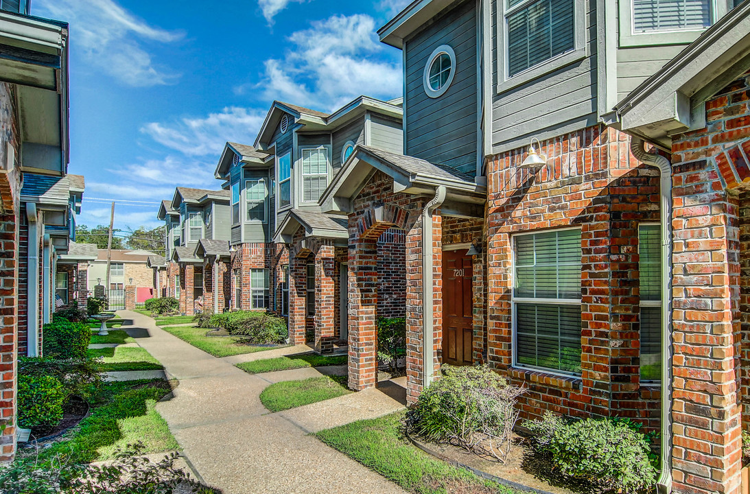 Timberwood Townhomes in Waco, TX - Building Photo