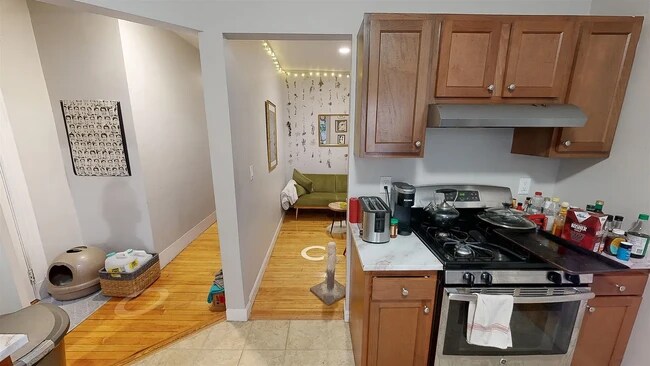 13 Pleasant St, Unit 2 in Cambridge, MA - Building Photo - Building Photo