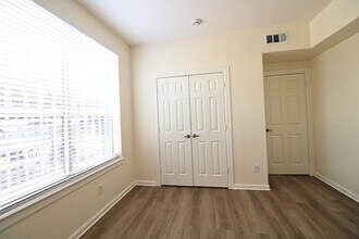 6611 W Sam Houston Pkwy S in Houston, TX - Building Photo - Building Photo
