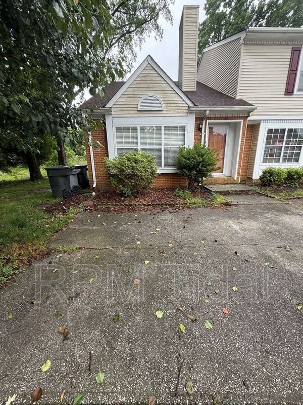 70 Riverchase Dr in Hampton, VA - Foto de edificio - Building Photo