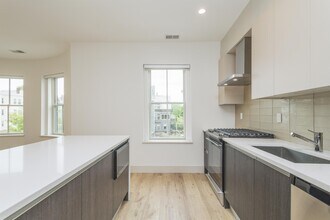 178 Saint Alphonsus St, Unit 3 in Boston, MA - Building Photo - Building Photo