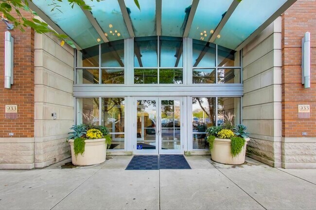 933 W Van Buren St in Chicago, IL - Building Photo - Building Photo