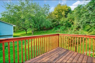 880 Pontiac Ln in Chanhassen, MN - Building Photo - Building Photo