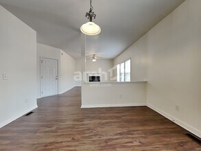 815 Brookhannah Ct in Fuquay Varina, NC - Building Photo - Building Photo