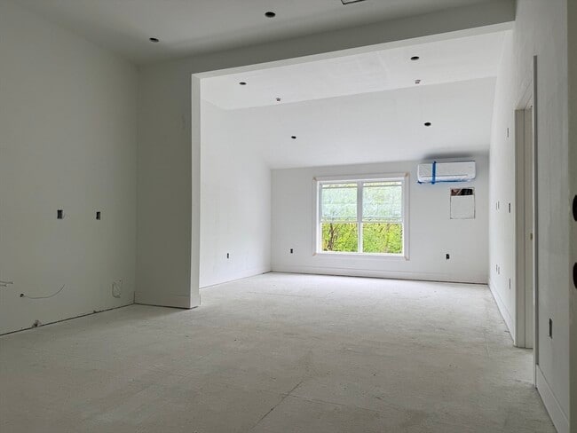 251 Sladen St in Dracut, MA - Building Photo - Building Photo