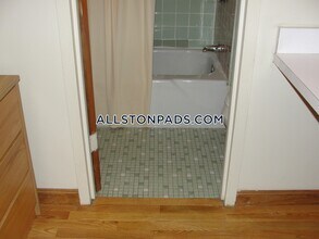 1110 Commonwealth Ave in Boston, MA - Building Photo - Building Photo