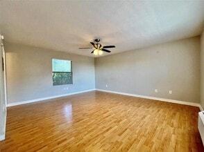 701 W Sycamore St, Unit 203 in Denton, TX - Building Photo - Building Photo