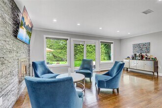 22 Wren Dr in Roslyn, NY - Building Photo - Building Photo