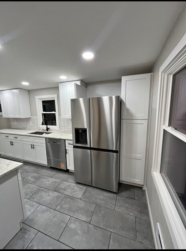 property at 1198 Colonial Rd