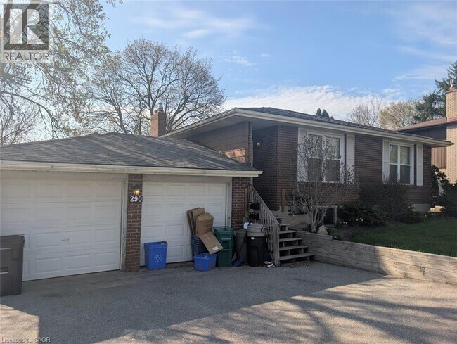 290 Fairway Rd N in Kitchener, ON - Building Photo - Building Photo
