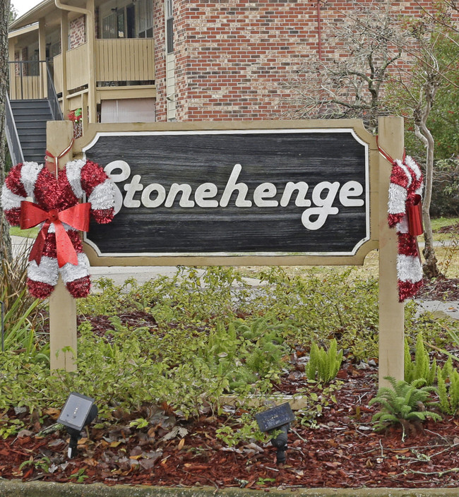 Stonehenge Elderly Apartments in Lafayette, LA - Foto de edificio - Building Photo