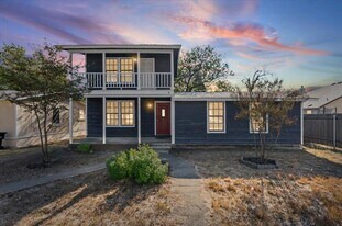 205 Cisneros St in Kyle, TX - Building Photo