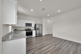 14818 Calderon Dr in Montgomery, TX - Foto de edificio - Building Photo