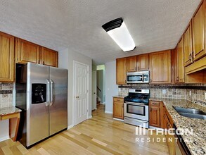 4589 Cascade Rd in Atlanta, GA - Building Photo - Building Photo