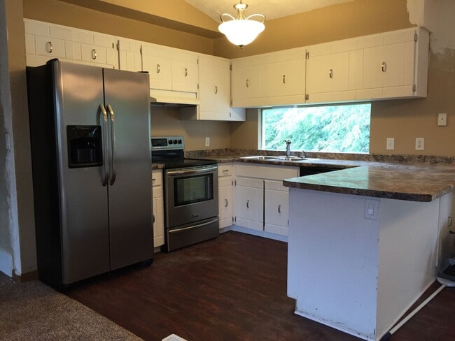 105 Duesenberg Dr in Conrad, IA - Building Photo - Building Photo