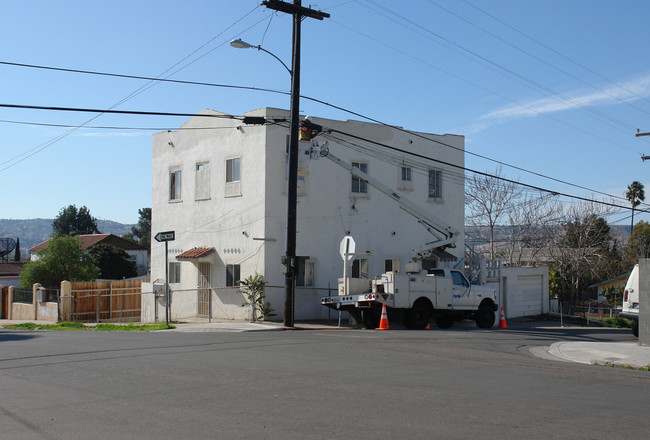 159 W Park Ave in San Ysidro, CA - Foto de edificio - Building Photo