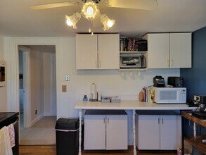103 Fiat Ave, Unit 2nd floor, One bedroom un in Cranston, RI - Foto de edificio - Building Photo
