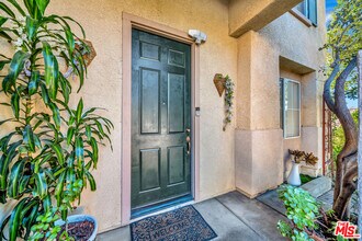 12440 La Cresta Way in Los Angeles, CA - Building Photo - Building Photo